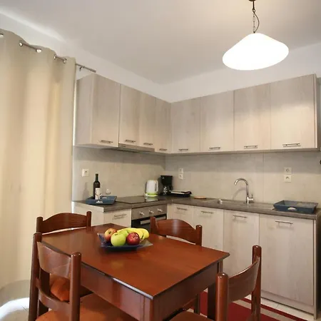 Apartment Cozy In City's Suburbs