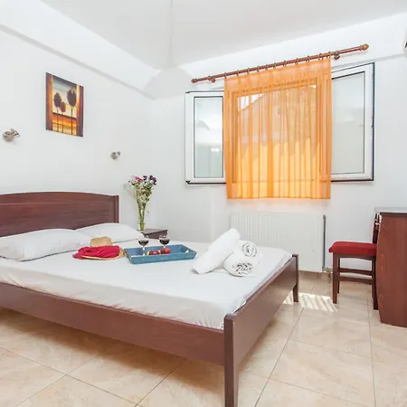 Cozy In City's Suburbs * Lefkada City