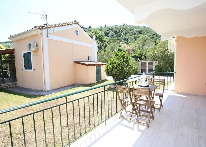 Apartamento Cozy In City's Suburbs Lefkáda